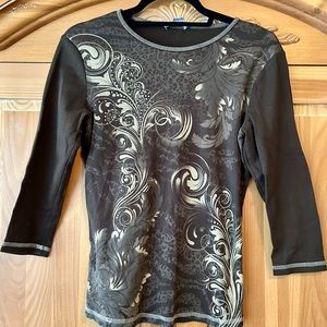 Mid sleeve Laura Scott shirt size medium